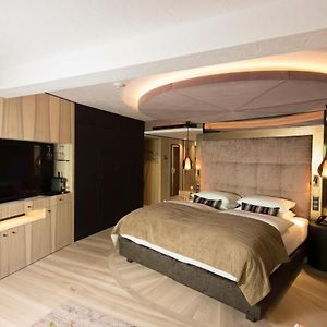 Comfort Zimmer mit Kingsize-Bett